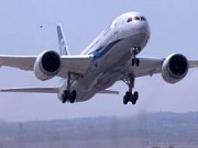 787 take off closeup