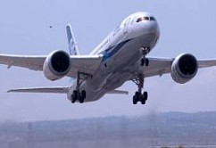 787 take off closeup