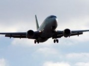 Avion Neutro frontal aterrizando