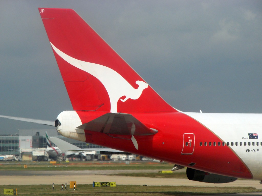 Qantas tail E.Moura