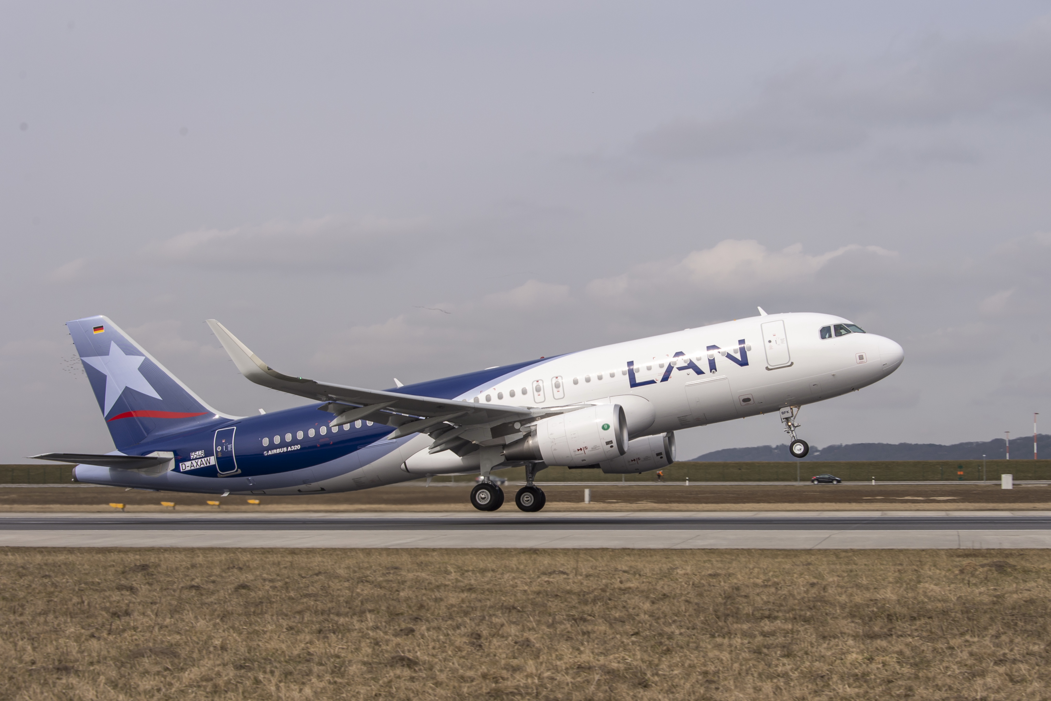 LAN y TAM reciben sus primeros Airbus A320 equipados con "sharklets" para renovar su flota en vuelos de corto alcance