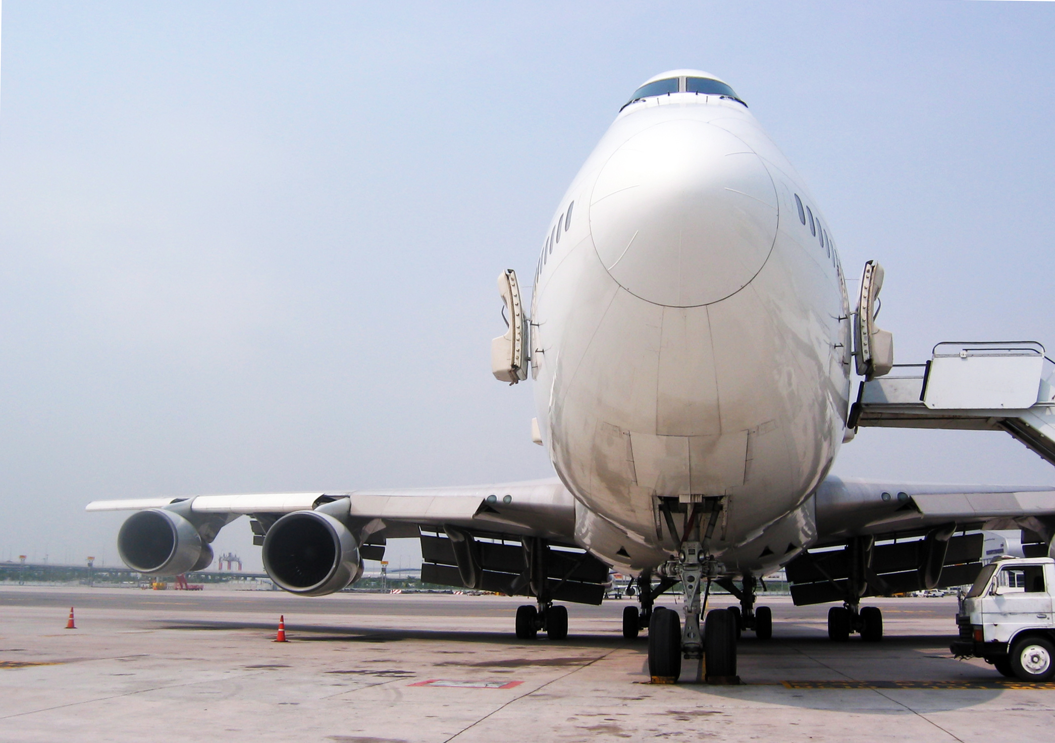 Industria aérea defiende mejoras en infraestructuras y seguridad