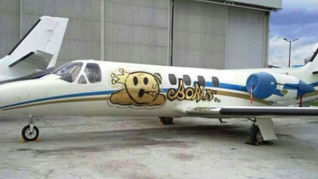 Realizan pintadas en jets privados en Aeropuerto de Van Nuys