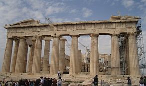 El turismo paga el corralito en Grecia