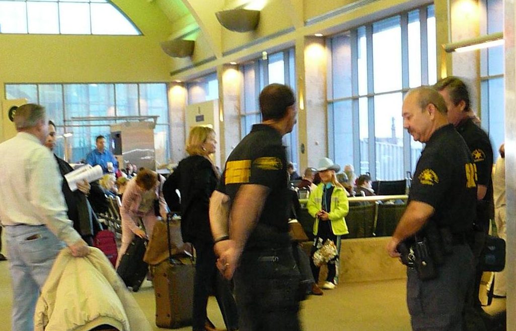 Aumentan niveles de alerta y vigilancia en aeropuertos de países europeos