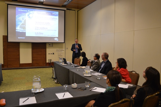 "Conectividad = Competitividad: importancia de la aviación como motor de economía chilena"