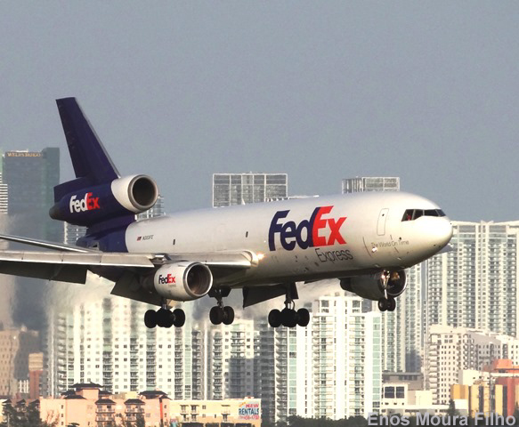 Empleado de FedEx se duerme en un avión y despierta en pleno vuelo