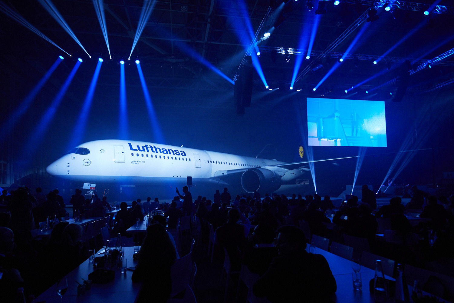 Spectacular show for Lufthansa"™s new A350-900