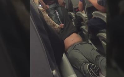 Aerolínea United se disculpa tras echar a la fuerza a pasajero desde uno de sus vuelos