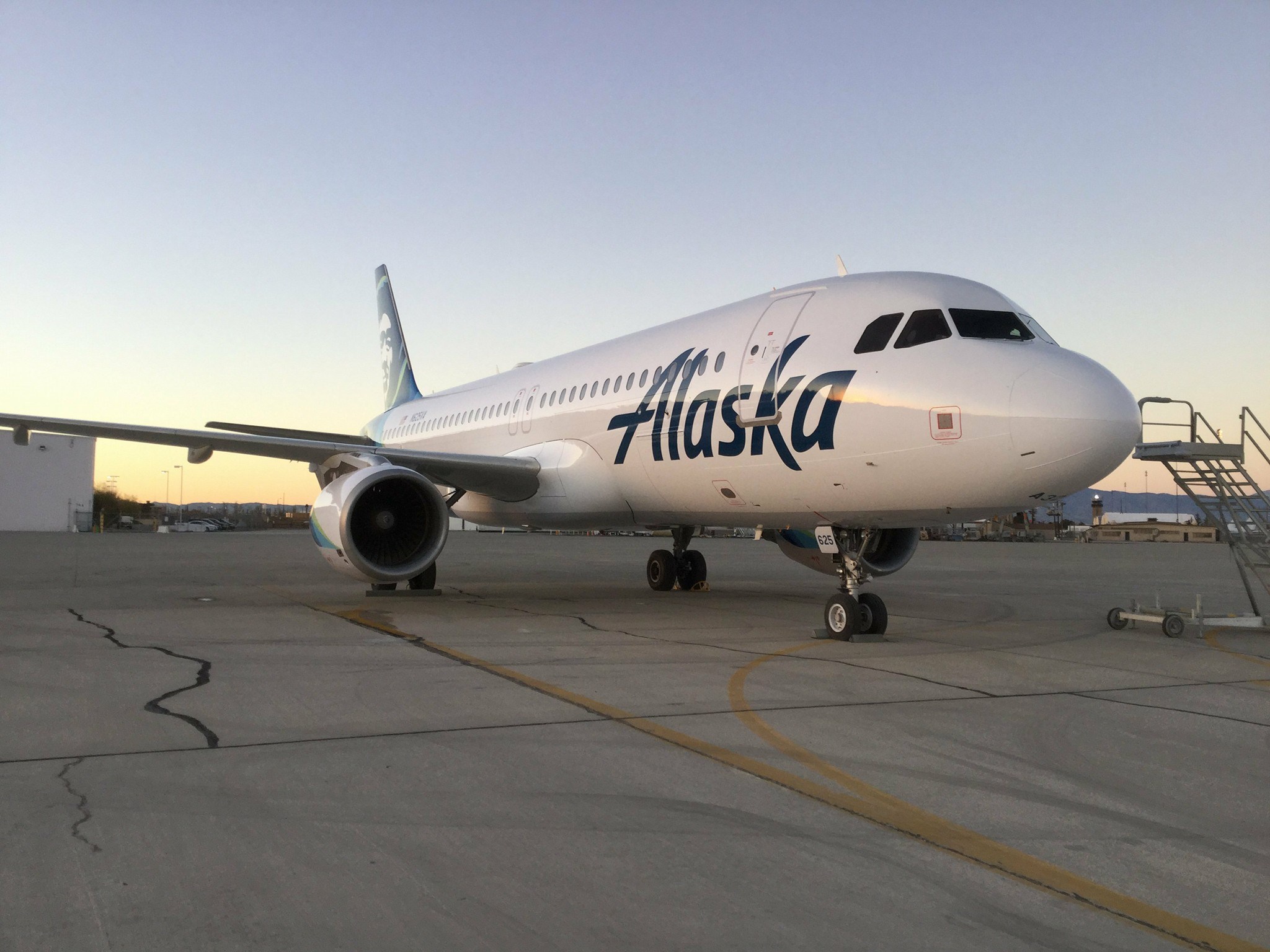 Así luce el primer A320 con los colores de Alaska Airlines
