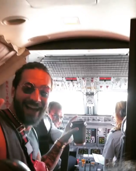 Maluma armó farra en pleno avión y hasta azafata le bailó pegado