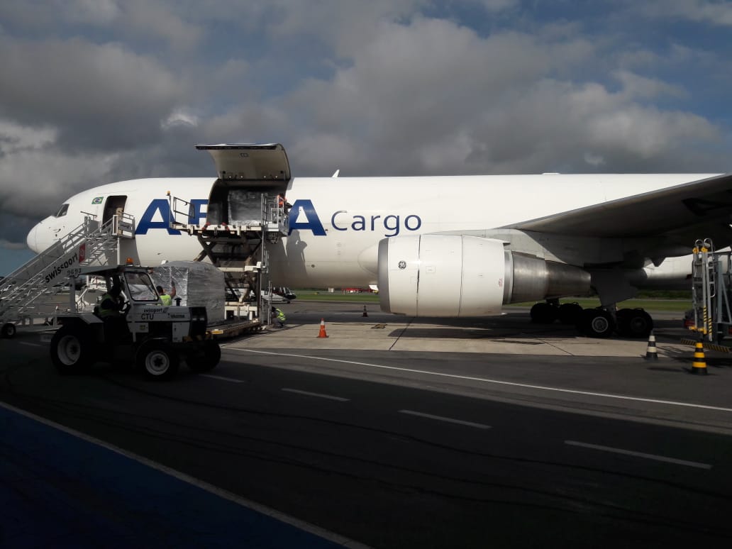 Aeroporto de Vitória recebe novo voo cargueiro