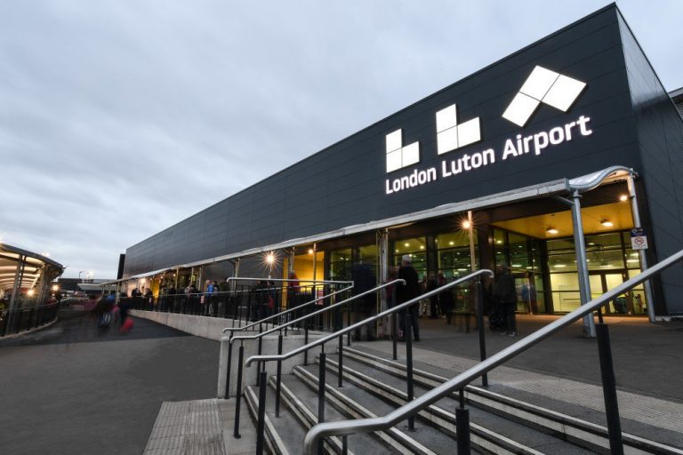 El Aeropuerto de Londres Luton amplía su infraestructura de digital