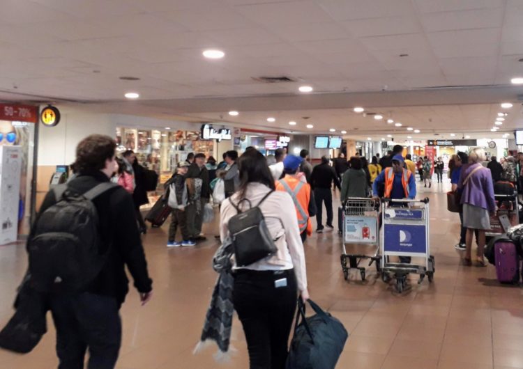 ACHILA espera que demoras en migraciones en aeropuerto de Santiago se reduzcan con controles automáticos