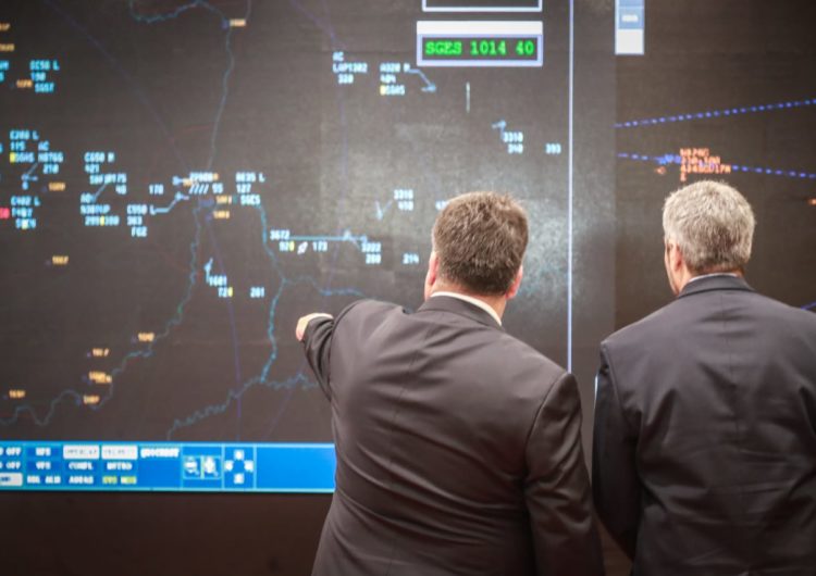 Paraguay inaugura nuevo sistema para el control del tráfico aéreo