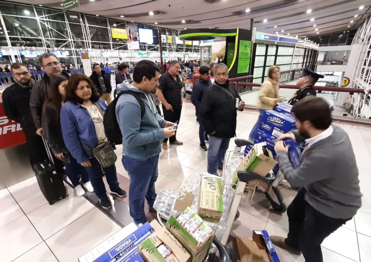 Aeropuerto de Santiago y líneas aéreas realizan máximos esfuerzos para asegurar vuelos ante masiva protesta social y escalamiento de la violencia