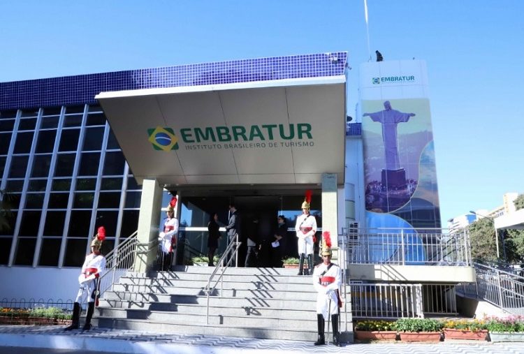 Com corte de verba e redução de IRRF, Senado aprova MP da Embratur
