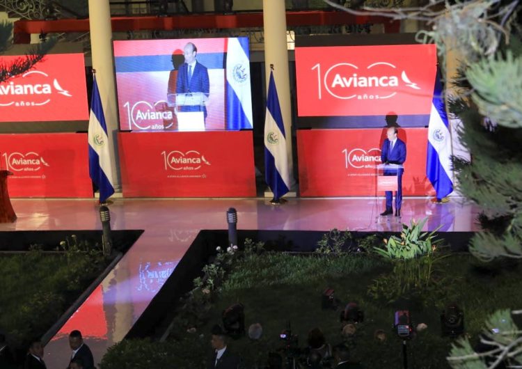 Avianca festeja centenario en El Salvador, su segundo hub más grande en la región