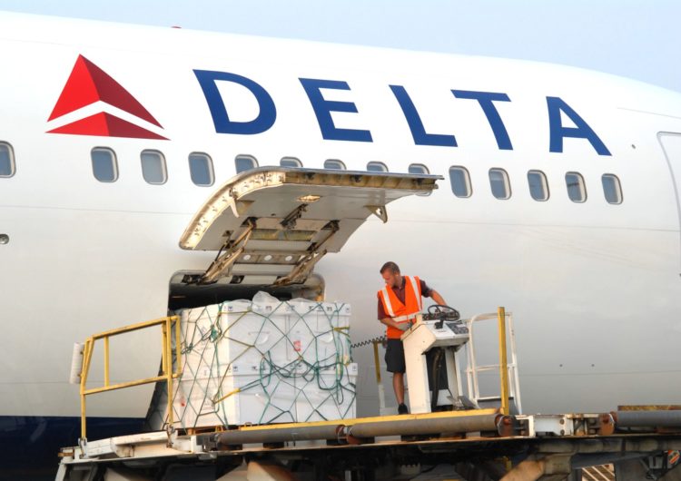 Delta lanza vuelos diarios de carga entre Madrid y Nueva York para artículos textiles y de moda