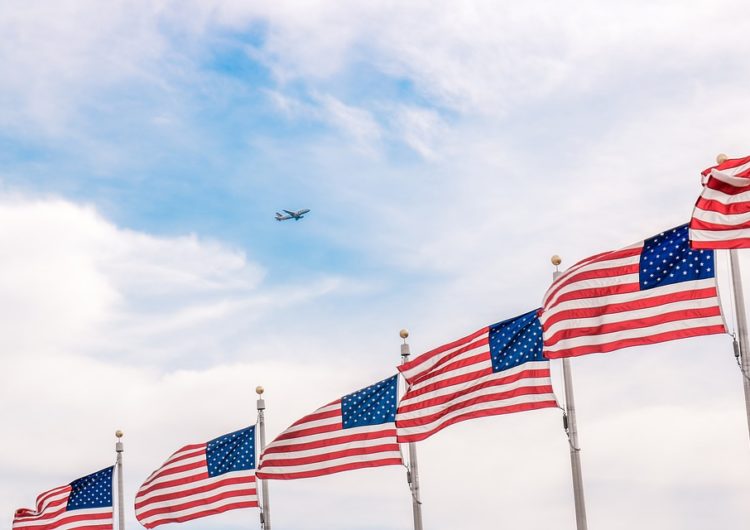 Estados Unidos dejará de exigir un test negativo de COVID-19 a los viajeros que lleguen en avión desde otros países