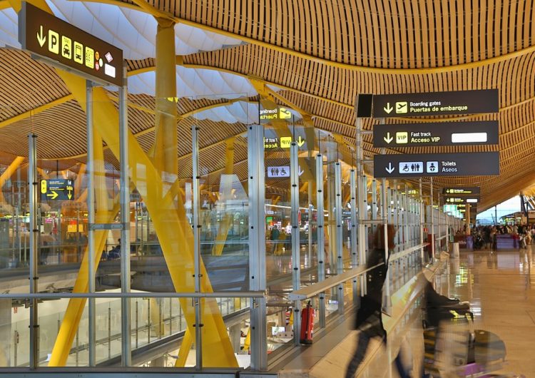Más pasajeros latinoamericanos necesitan PCR para entrar a España