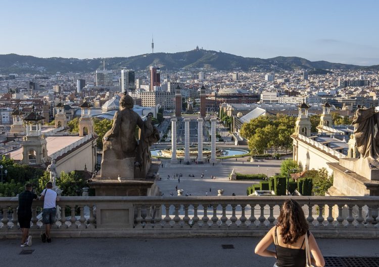 Botín pide al Gobierno que se centre en la recuperación del turismo