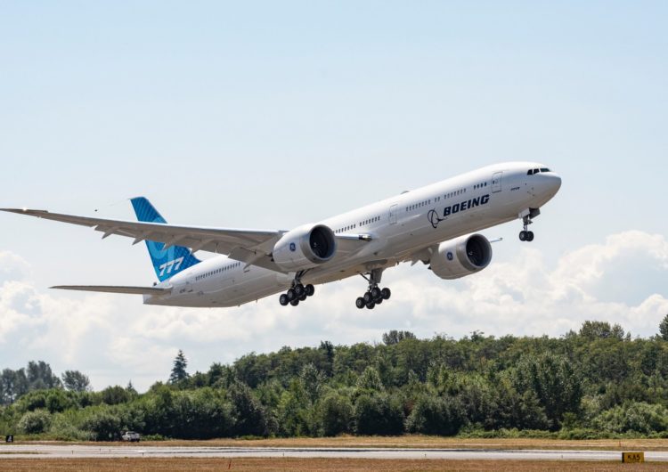 El tercer Boeing 777X completa su primer vuelo