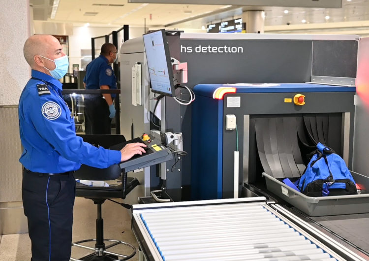 Aeropuerto Intl. de Miami aplica tecnología 3-D para equipaje de mano