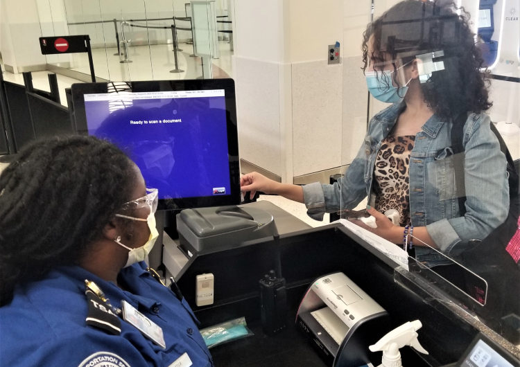 La seguridad aeroportuaria de Estados Unidos será más neutral en cuanto al género