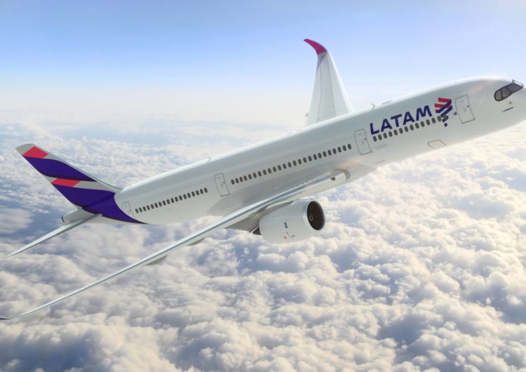 Grupo LATAM ajusta proyección operacional a 25% en abril