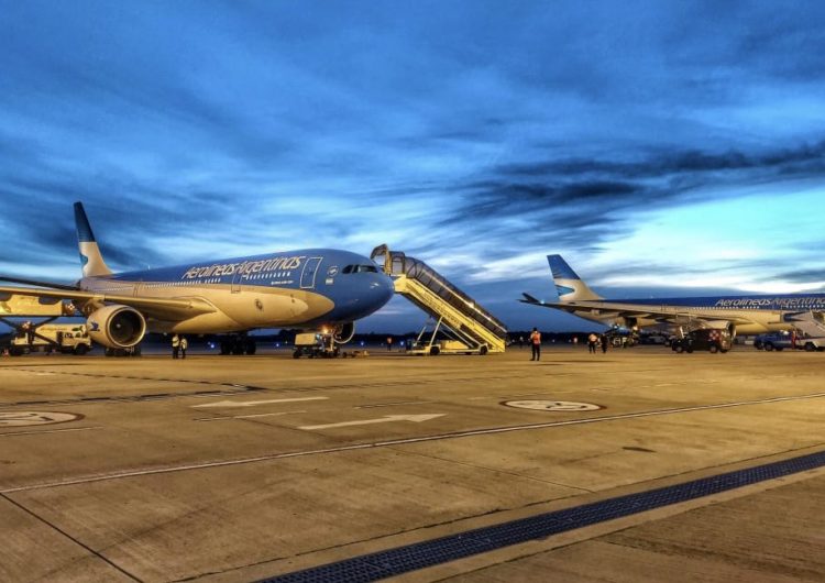 Aerolíneas Argentinas amplía su oferta de verano con nuevos vuelos a Florianópolis y Salvador de Bahía