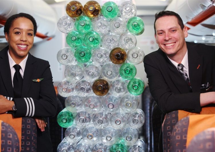 EasyJet gana premio a la sostenibilidad por sus uniformes fabricados con botellas de plástico