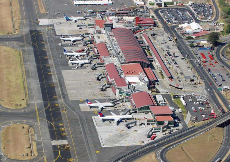 Aeropuerto Juan Santamaría recicla dos toneladas de objetos retirados a pasajeros en la terminal aérea