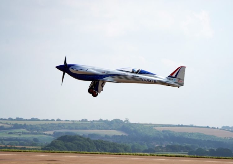 Avión eléctrico de Rolls-Royce realiza su primer vuelo
