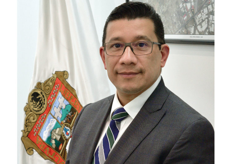 Nombran a Hugo Delgado como nuevo director del aeropuerto de Toluca