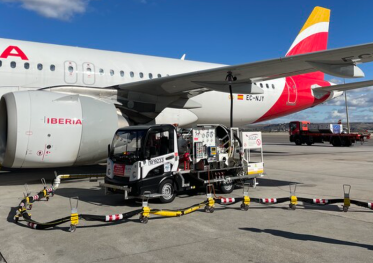 Iberia y Repsol realizan el primer vuelo con biocombustible producido en España con residuos