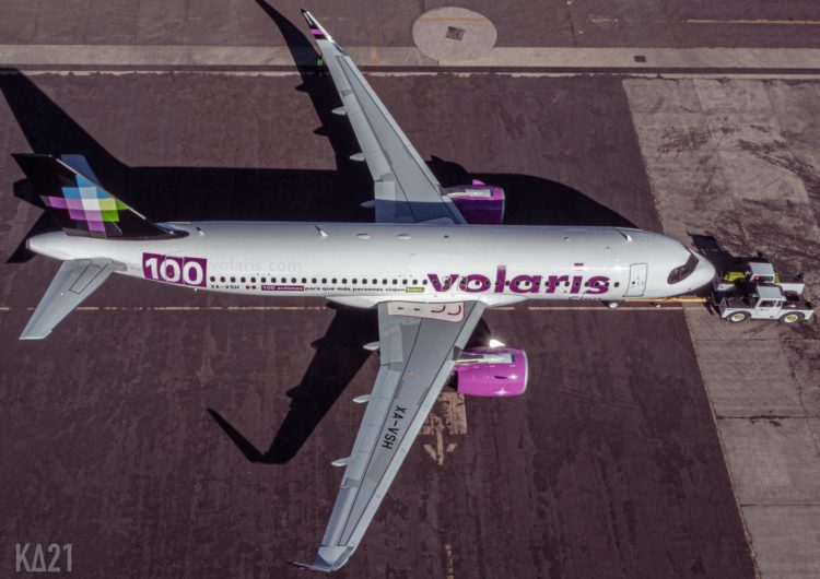 Volaris celebra la llegada de su avión 100