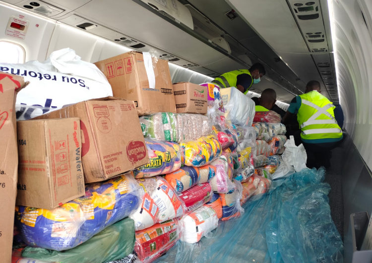 Azul transporta mais de 40 toneladas de doações para baianos  impactados pelas enchentes