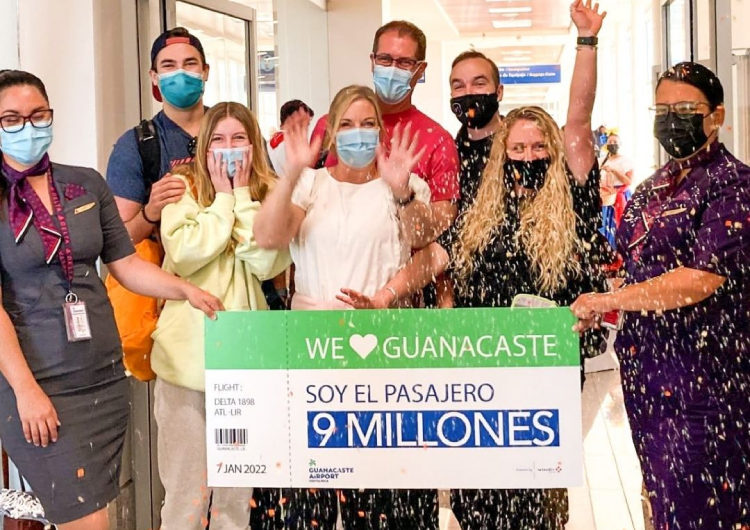 Guanacaste Aeropuerto recibe y celebra la llegada de su pasajero número 9 millones