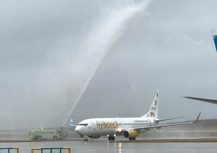 Flybondi comenzó a volar su nueva ruta a Ushuaia y recibió su quinto avión
