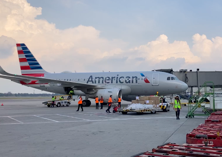 American Airlines Cargo transportará más de 450 toneladas de flores colombianas para San Valentín