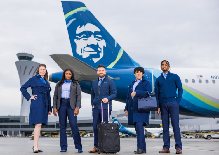 Alaska Airlines presentó uniformes y políticas inclusivas para su personal