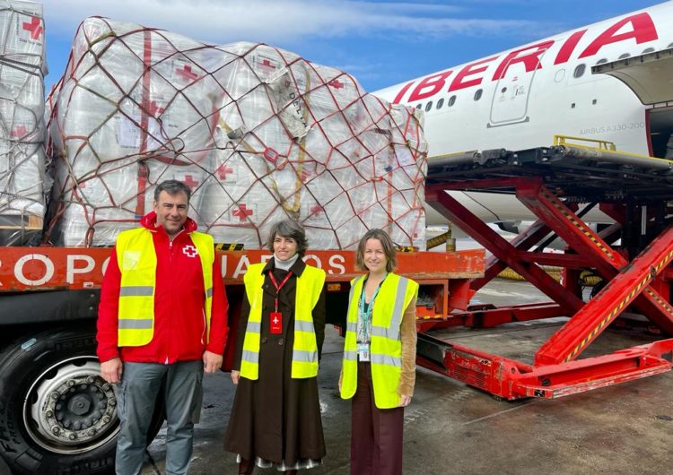 Cruz Roja Española e Iberia envían 12 toneladas de ayuda humanitaria a Budapest para responder a la emergencia en Ucrania
