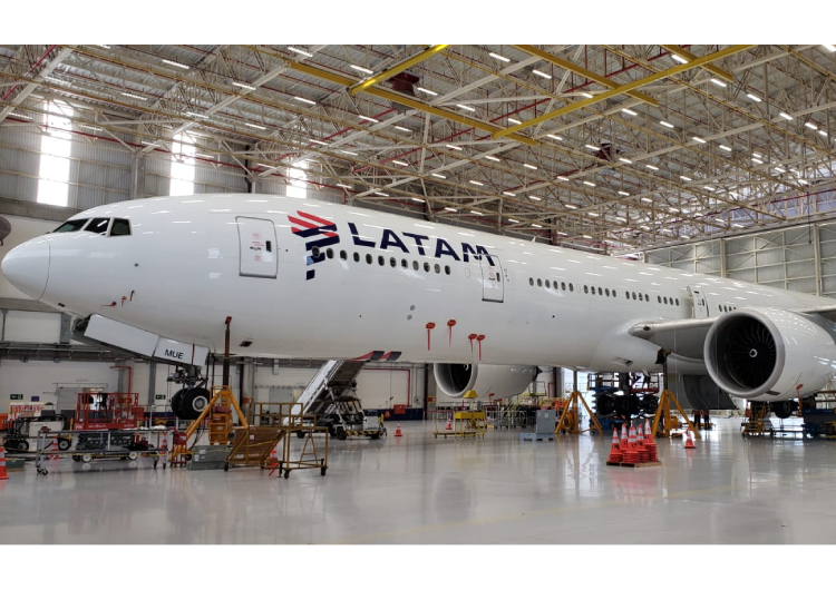 Pela primeira vez, LATAM substitui trem de pouso do Boeing 777-300ER na América Latina