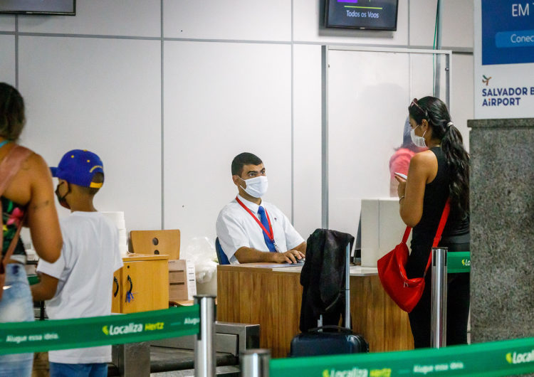 Uso de máscaras continua obrigatório em áreas de acesso restrito no Aeroporto de Salvador