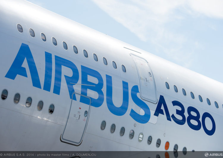 Airbus subastará 500 piezas de un A380 retirado por Emirates