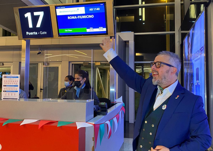 Después de 2 años, parte el primer vuelo de Aerolíneas Argentinas a Roma