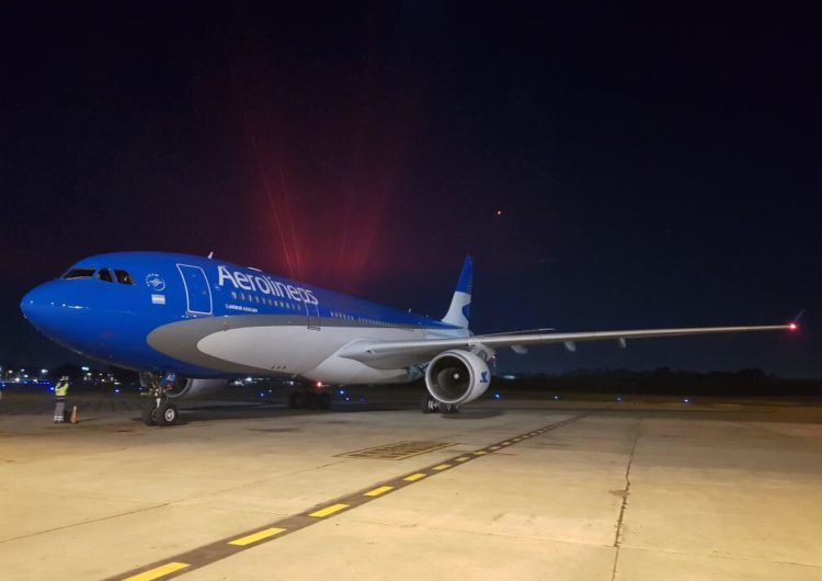 Argentina: Llegó el último vuelo con hinchas de la operación especial de Aerolíneas Argentinas a Qatar