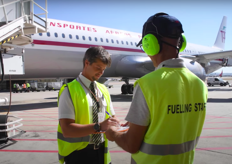 La aerolínea TAP, la petrolera Galp y ANA- Aeropuertos de Portugal acuerdan suministrar combustible sostenible