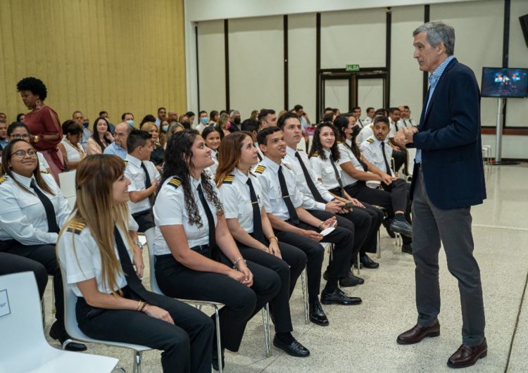 Academia de Copa Airlines gradúa a 40 panameños como Pilotos Comerciales